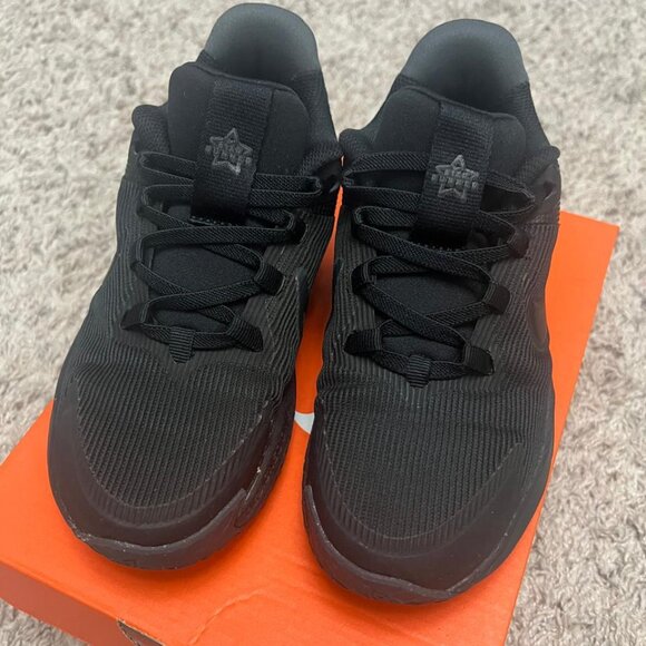 Nike Star Runner Shoes. - Picture 2 of 4